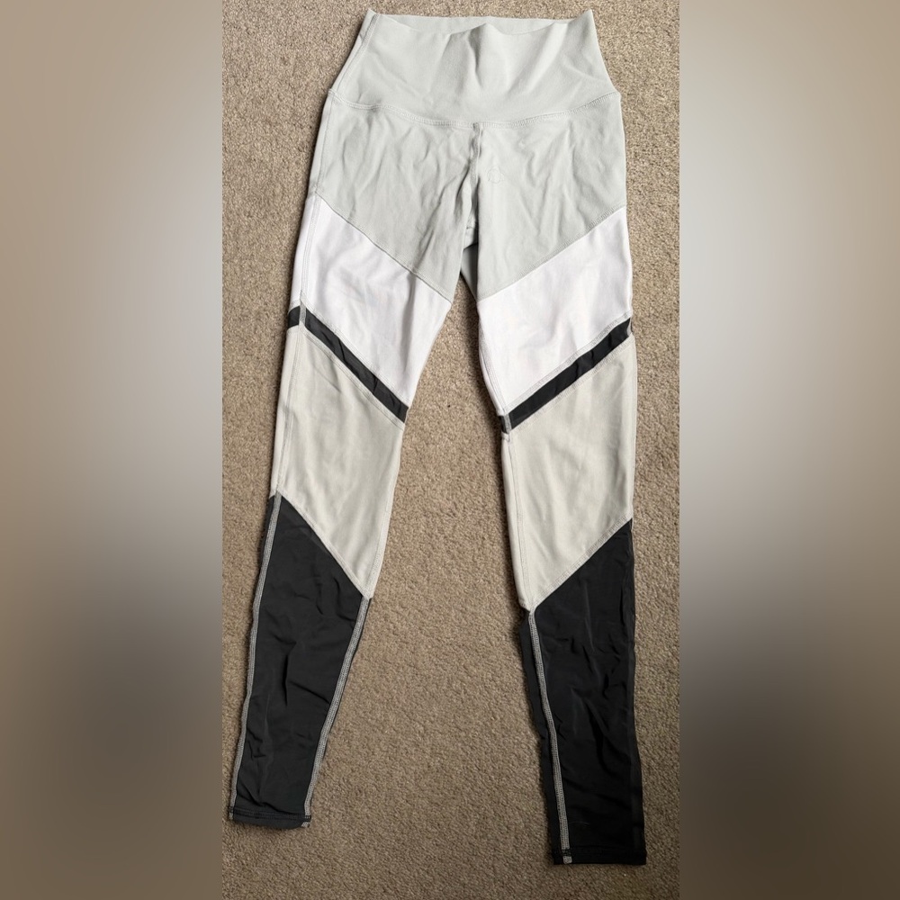 ALO Yoga Light Gray XS Airlift leggings with mesh leg inserts.